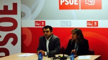 Los procuradores socialistas sorianos, Esther Pérez y Javier Muñoz, en rueda de prensa